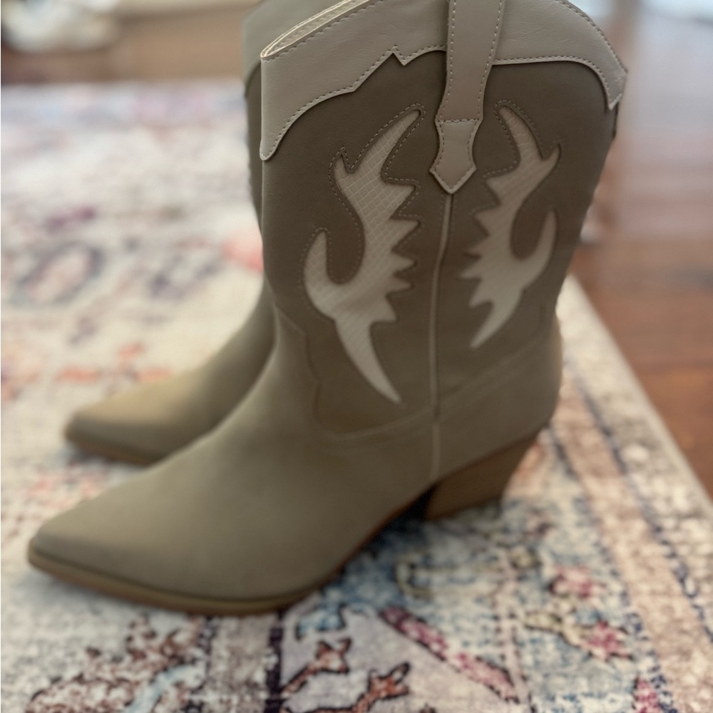 Women's Ankle Boots in Taupe
